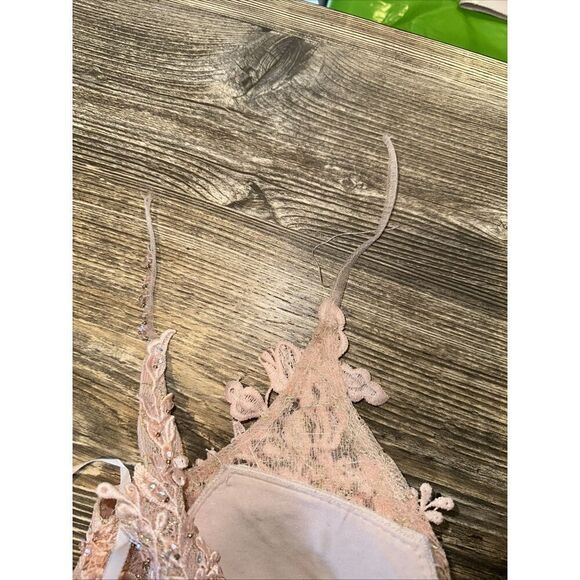 Mac Duggal A79341 Appliqué Sleeveless Plunge Neck Trumpet Blush Gown. Size 2. 17 - Picture 10 of 15